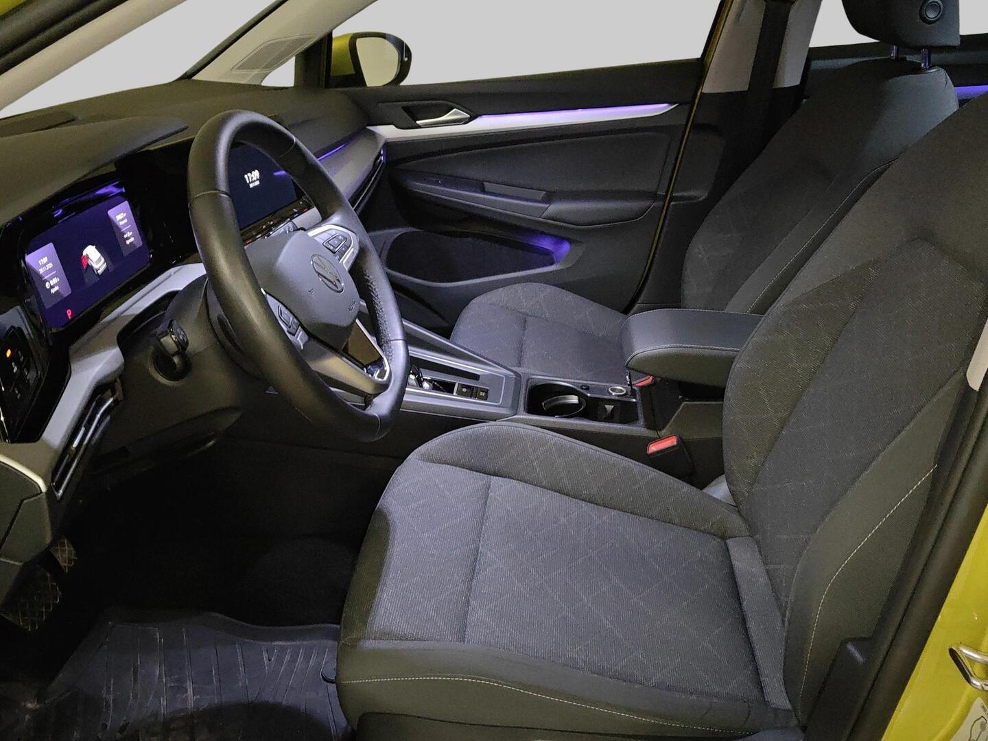 VOLKSWAGEN Golf 2024