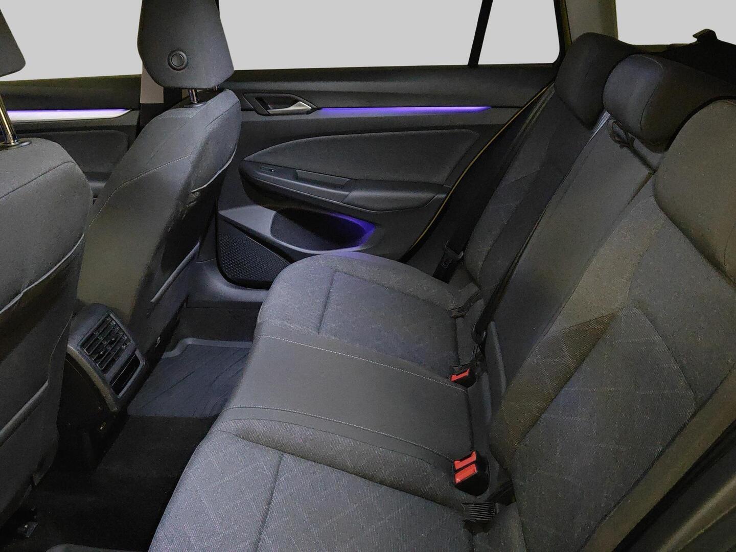 VOLKSWAGEN Golf 2024