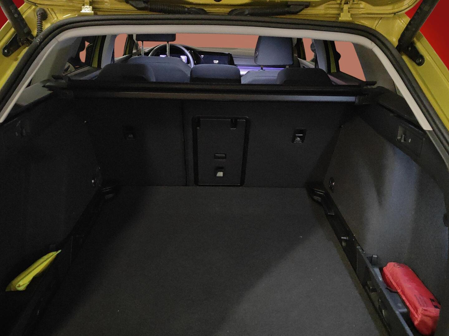 VOLKSWAGEN Golf 2024