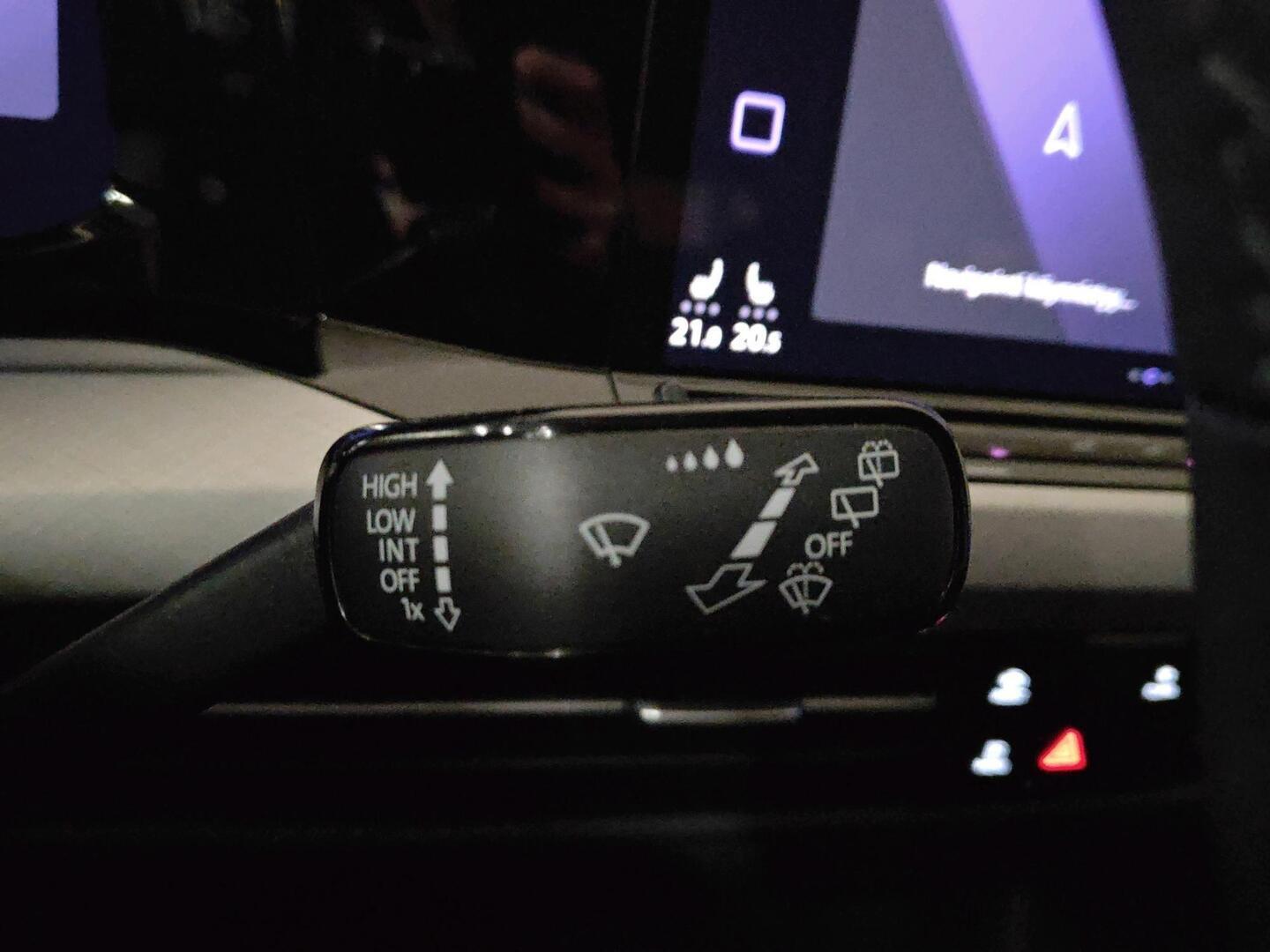 VOLKSWAGEN Golf 2024