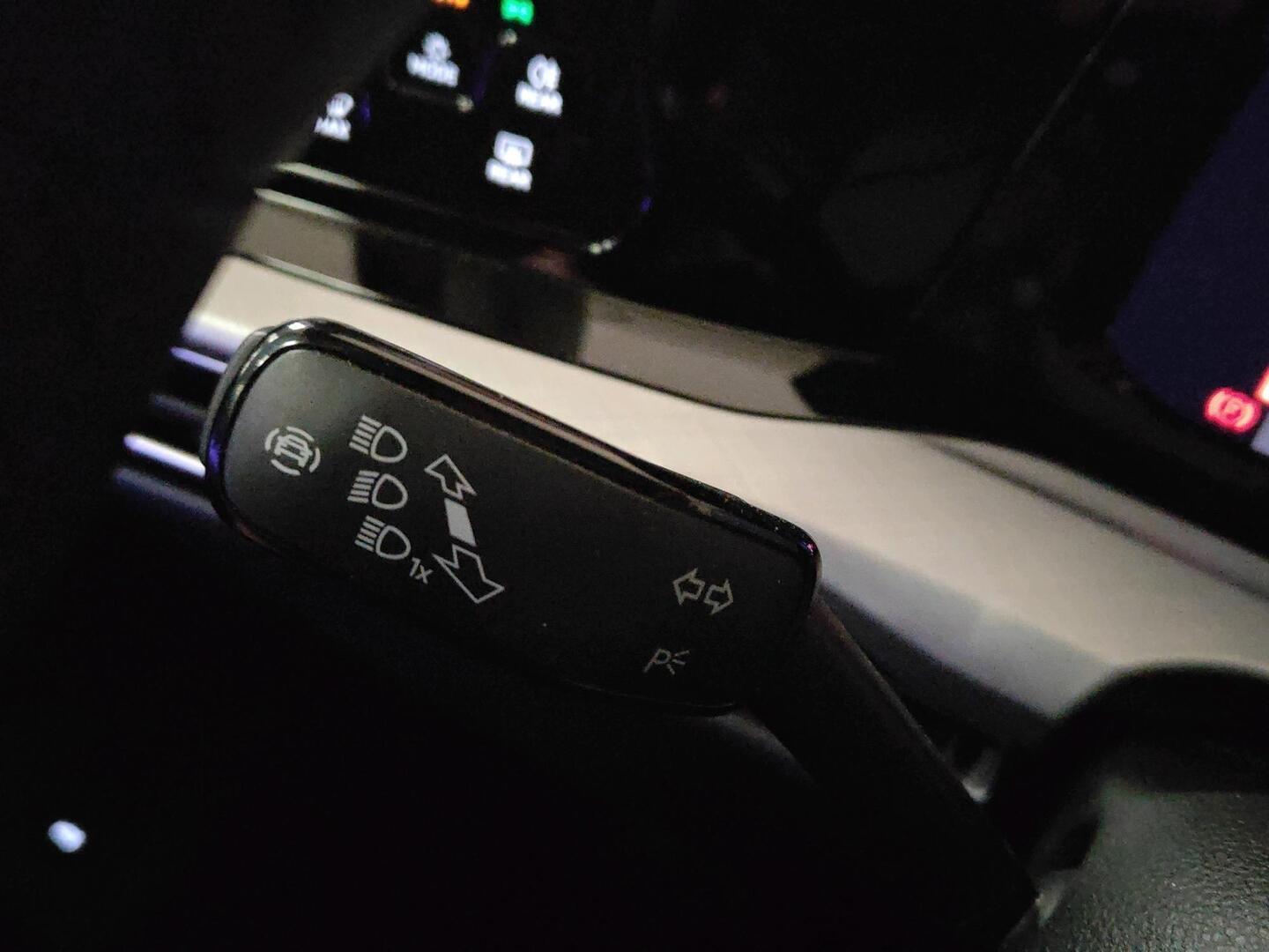 VOLKSWAGEN Golf 2024