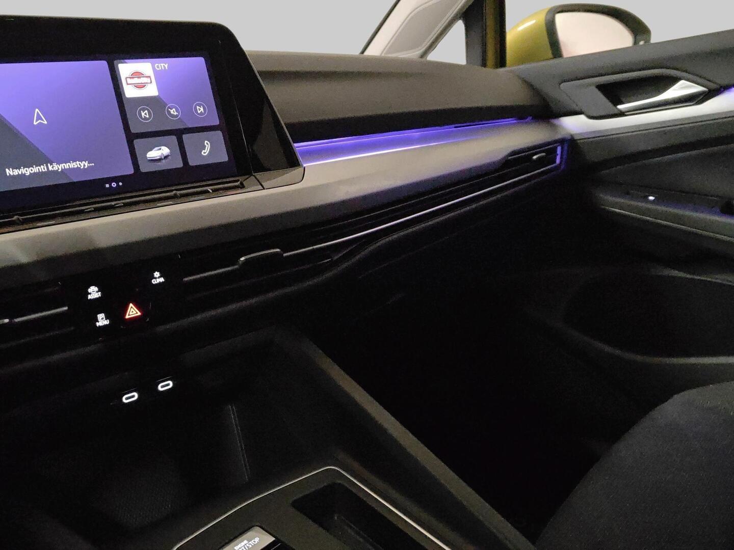 VOLKSWAGEN Golf 2024