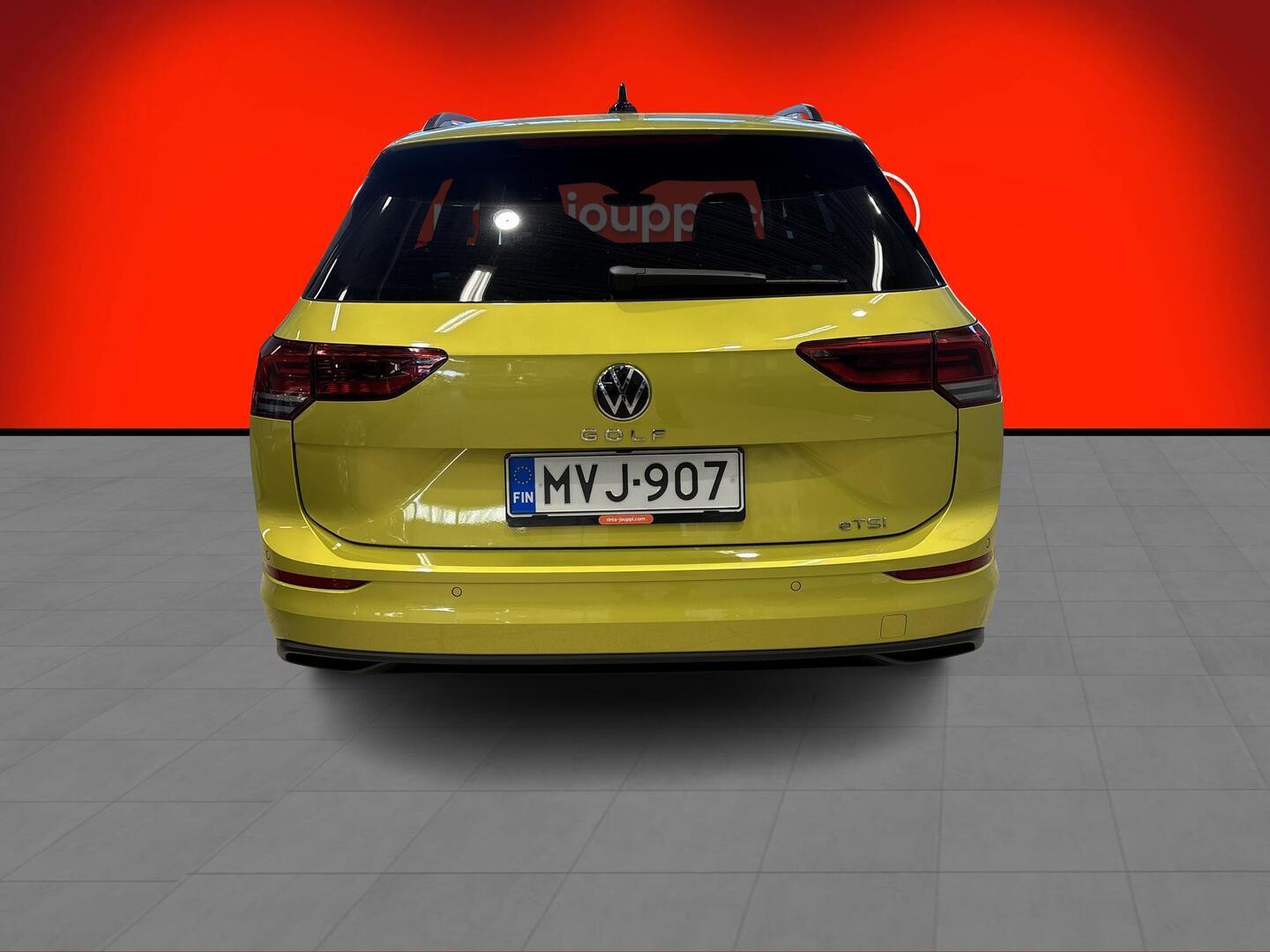 VOLKSWAGEN Golf 2024