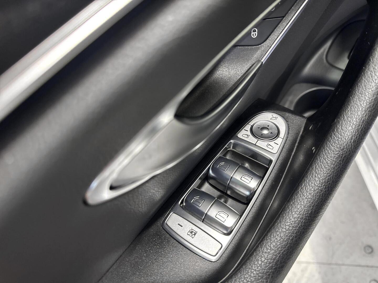 MERCEDES-BENZ E 2021