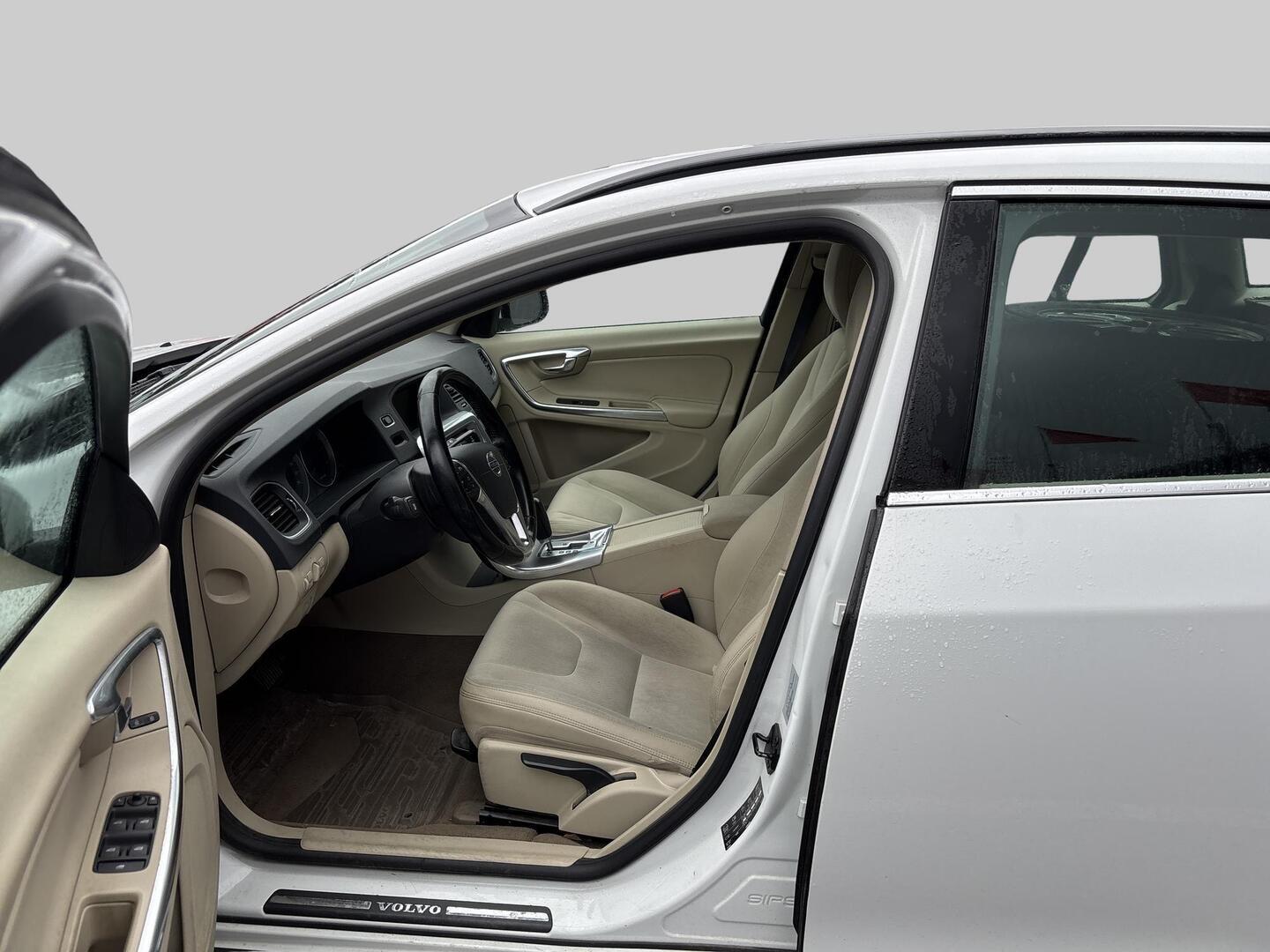 VOLVO V60 2012