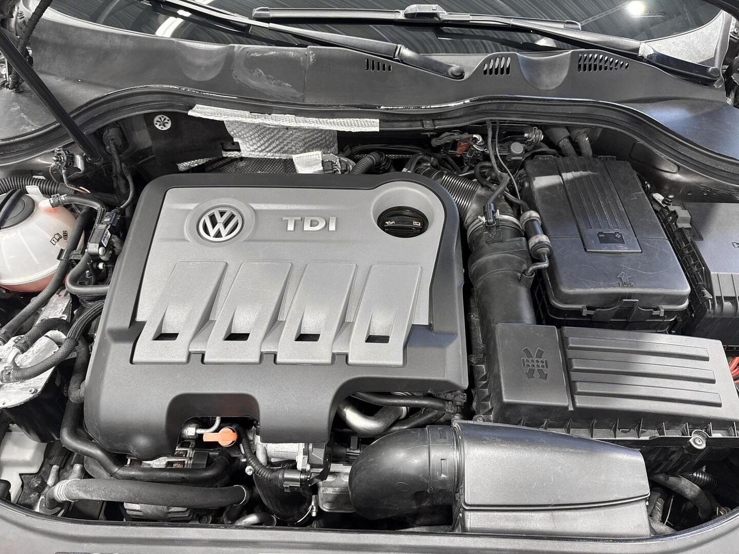 VOLKSWAGEN Passat 2012