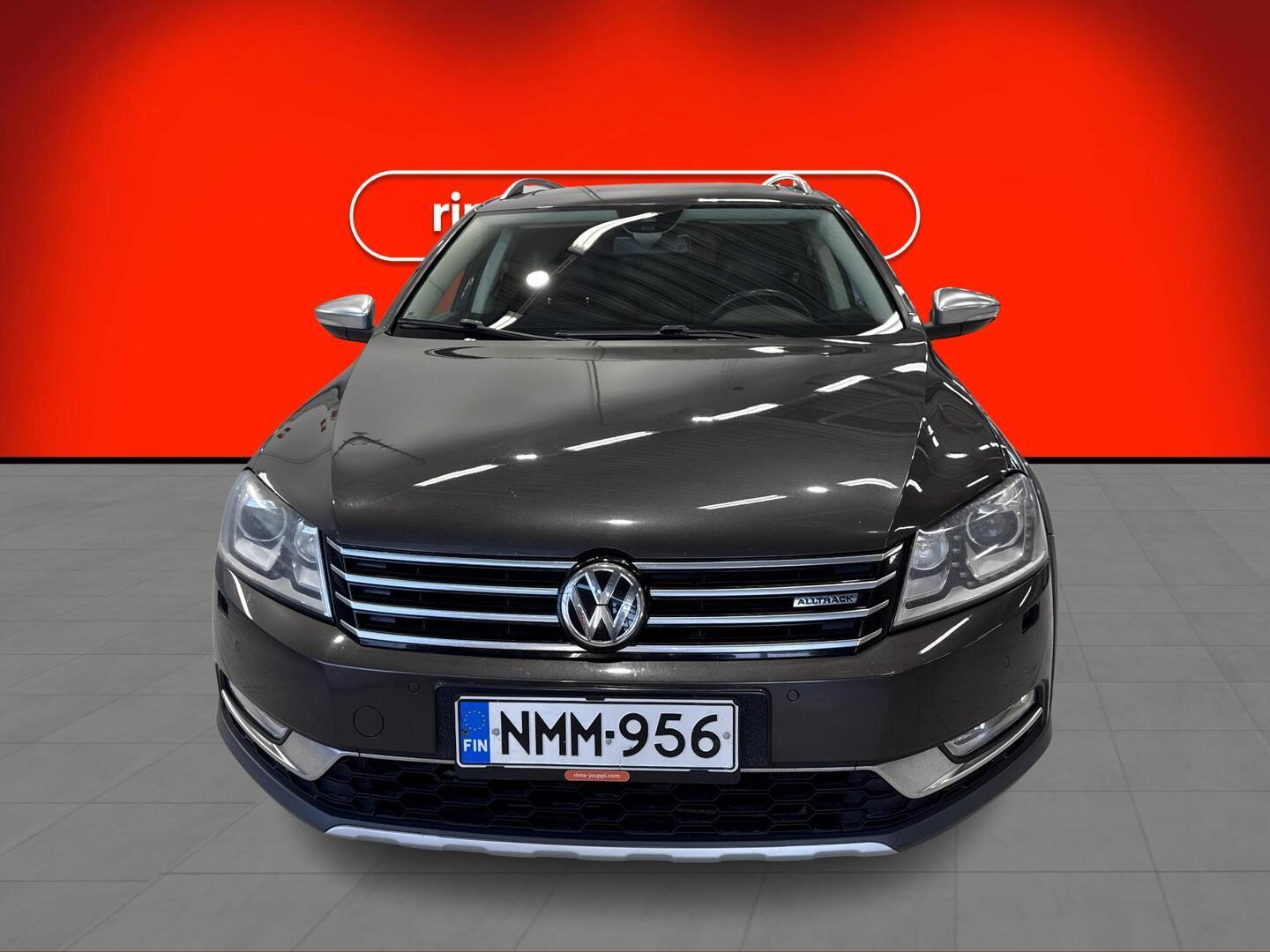 VOLKSWAGEN Passat 2012