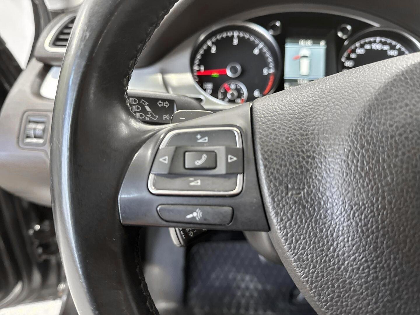 VOLKSWAGEN Passat 2012