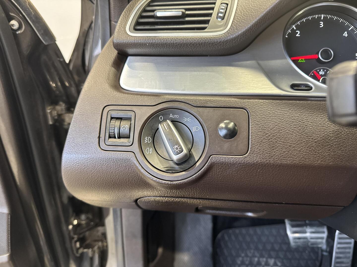 VOLKSWAGEN Passat 2012