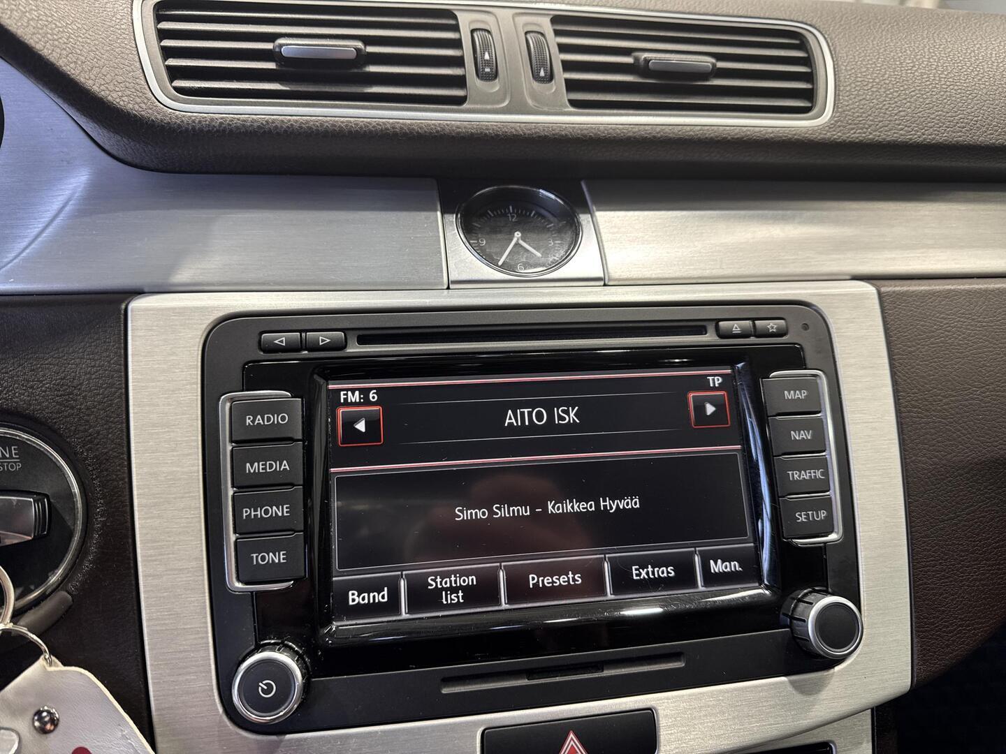 VOLKSWAGEN Passat 2012