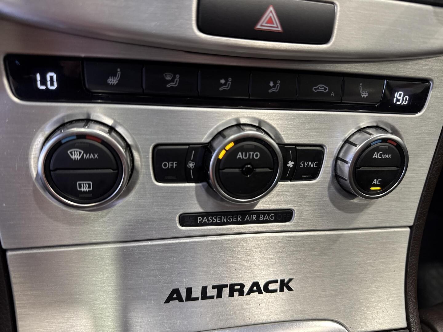 VOLKSWAGEN Passat 2012