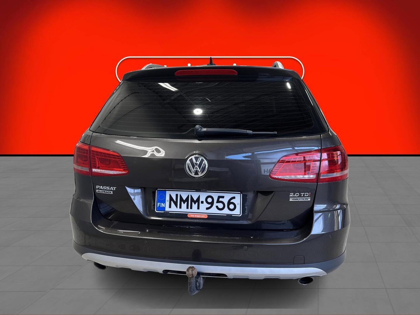 VOLKSWAGEN Passat 2012