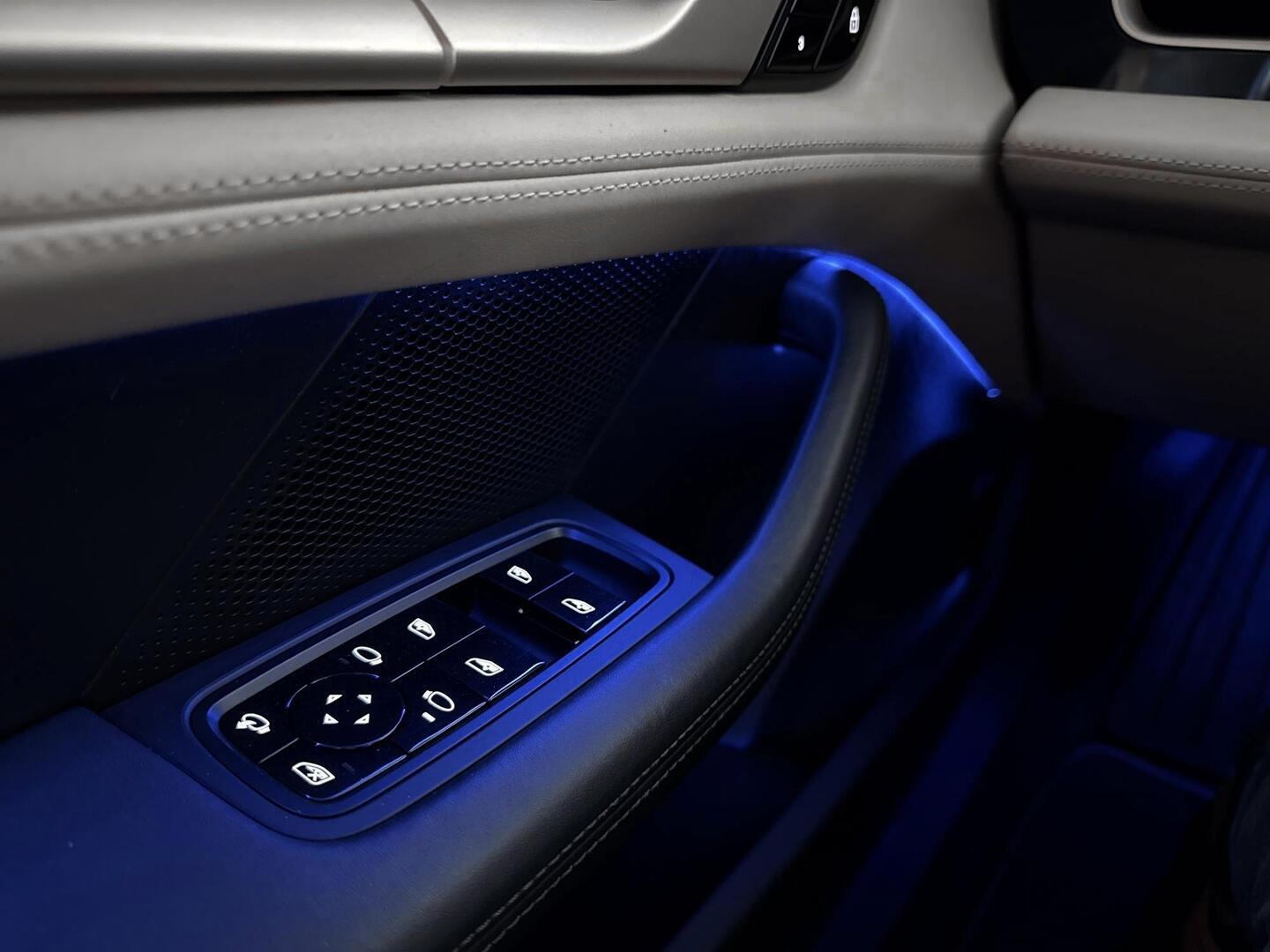 PORSCHE Taycan 2020