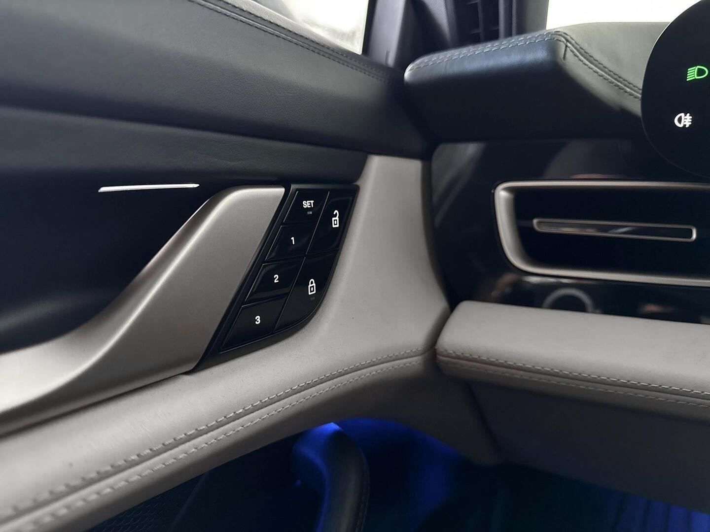 PORSCHE Taycan 2020