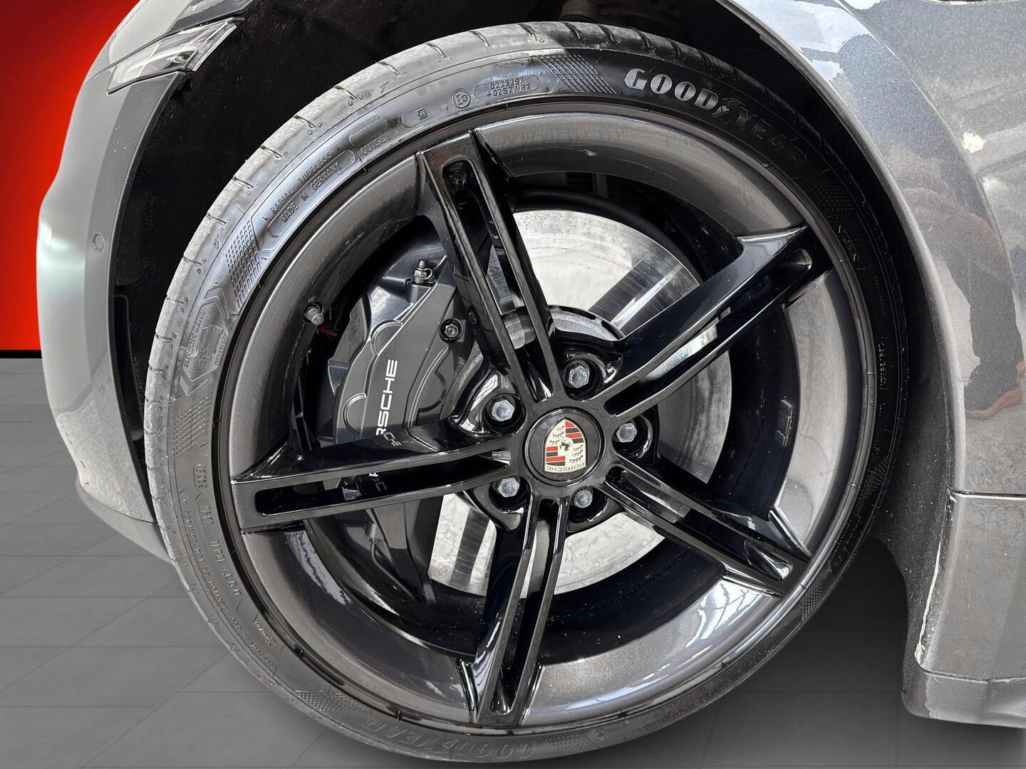 PORSCHE Taycan 2020