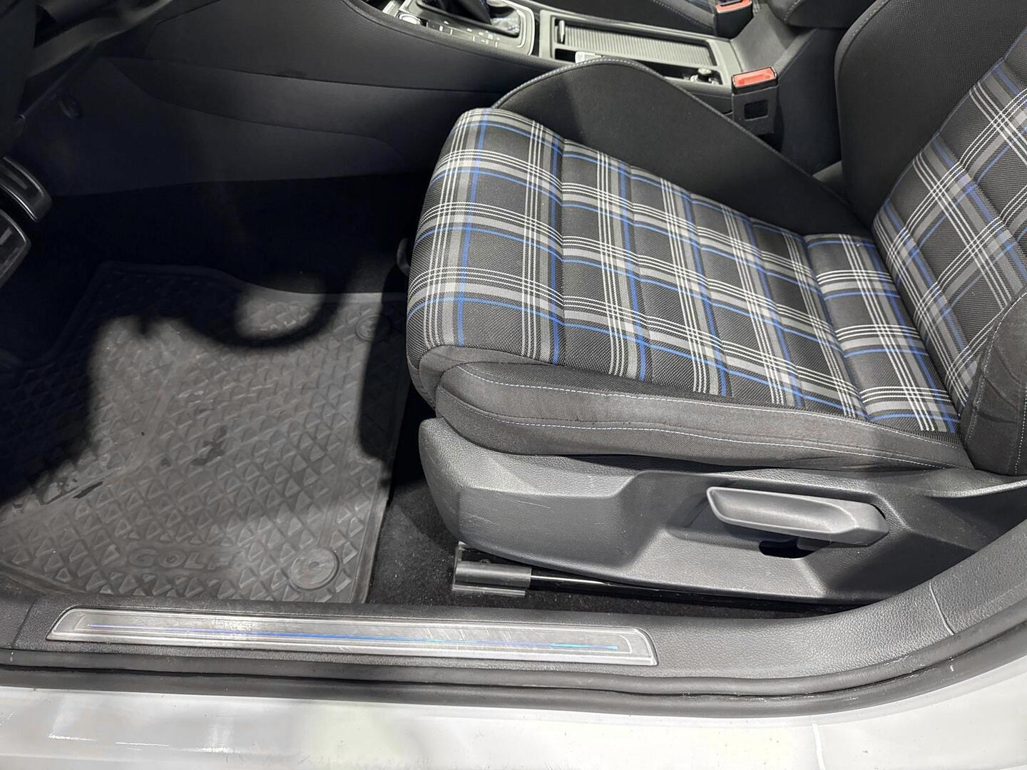 VOLKSWAGEN Golf 2018