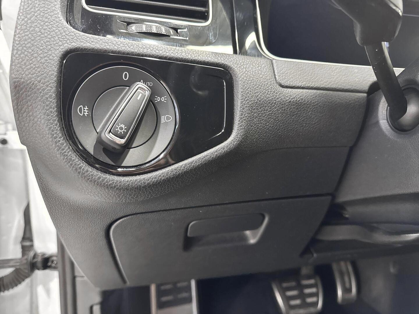 VOLKSWAGEN Golf 2018