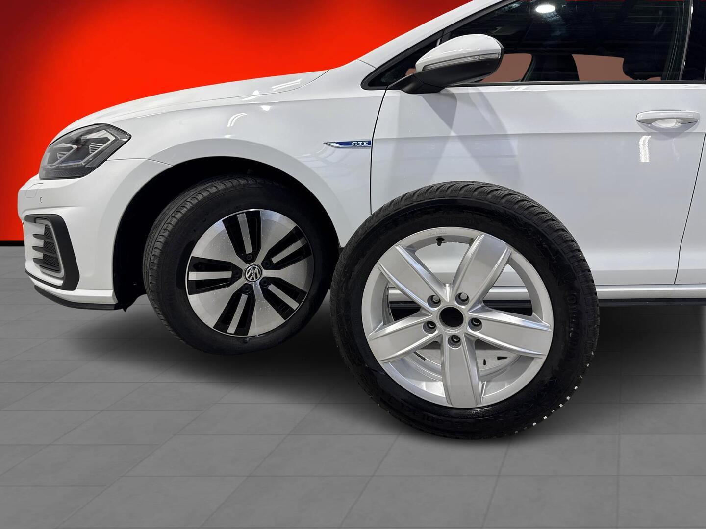 VOLKSWAGEN Golf 2018