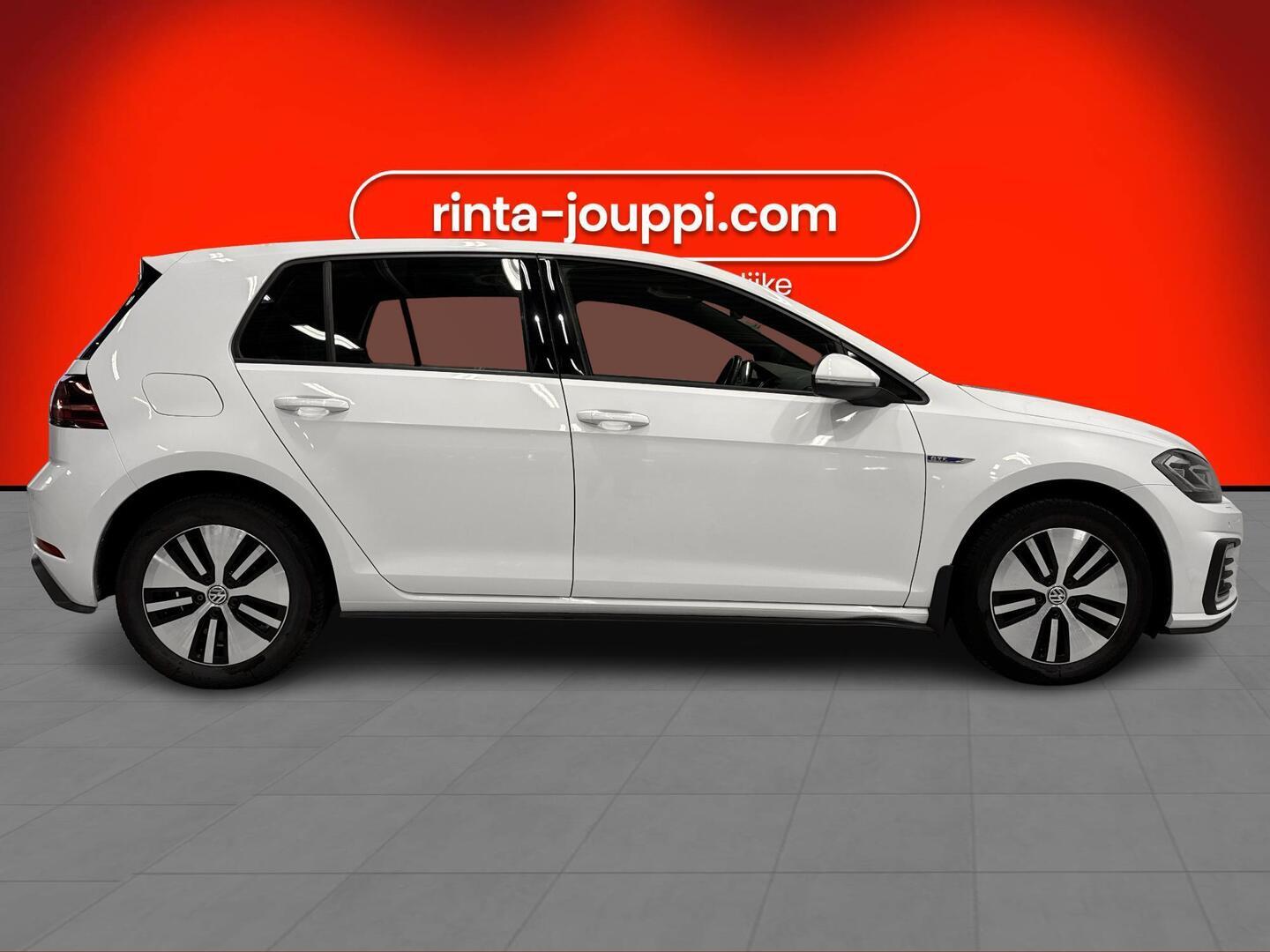 VOLKSWAGEN Golf 2018
