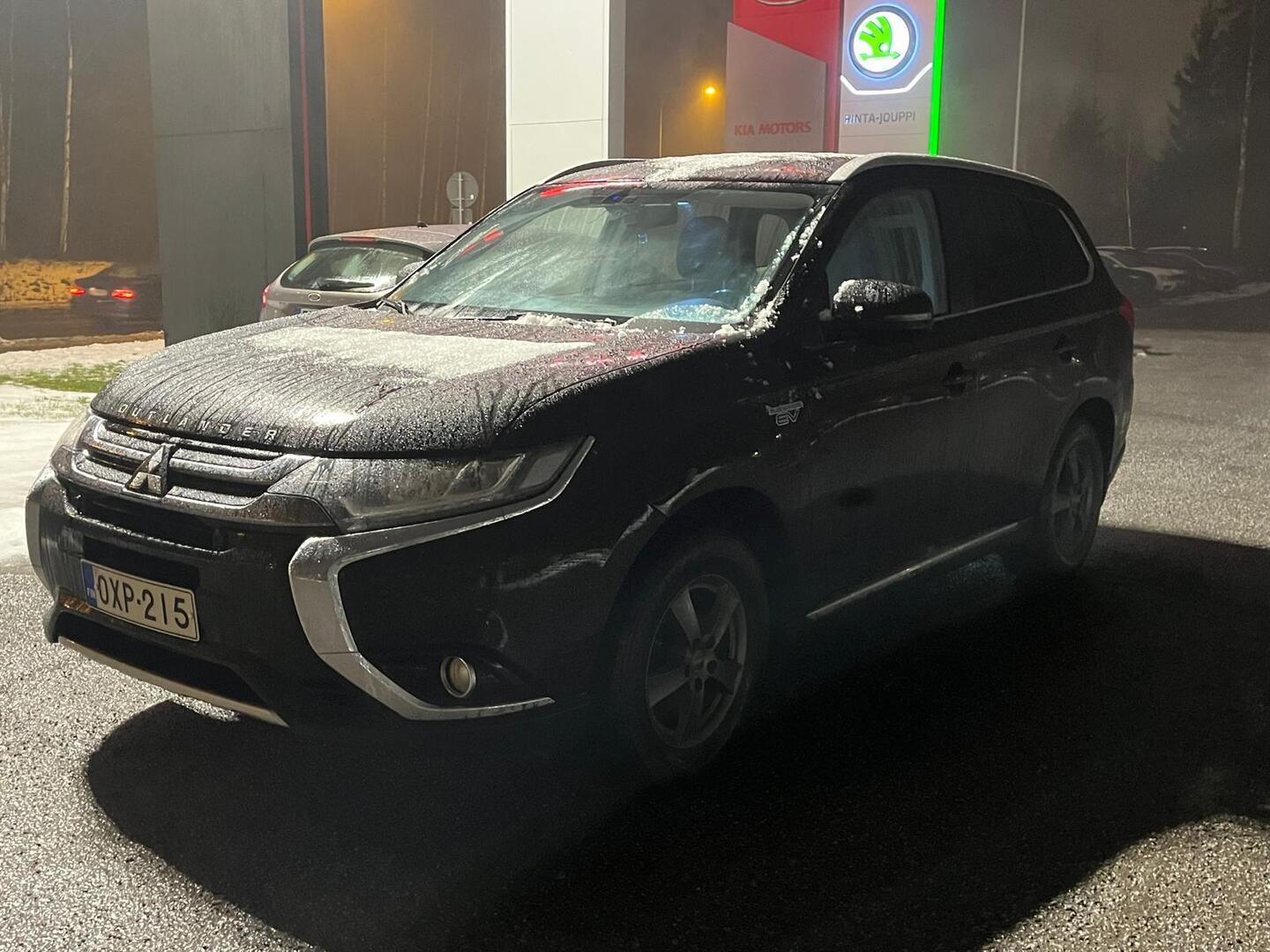 MITSUBISHI Outlander PHEV 2015