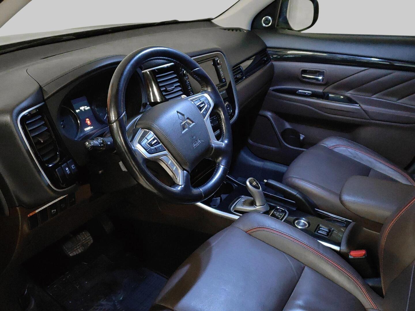 MITSUBISHI Outlander PHEV 2016