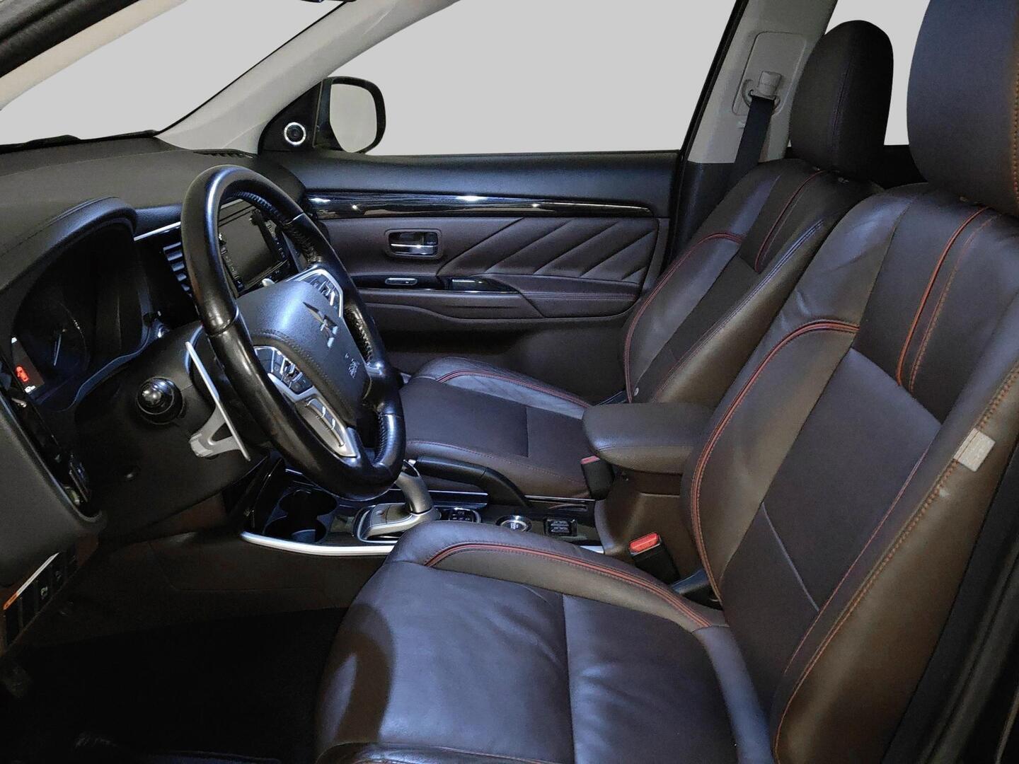 MITSUBISHI Outlander PHEV 2016