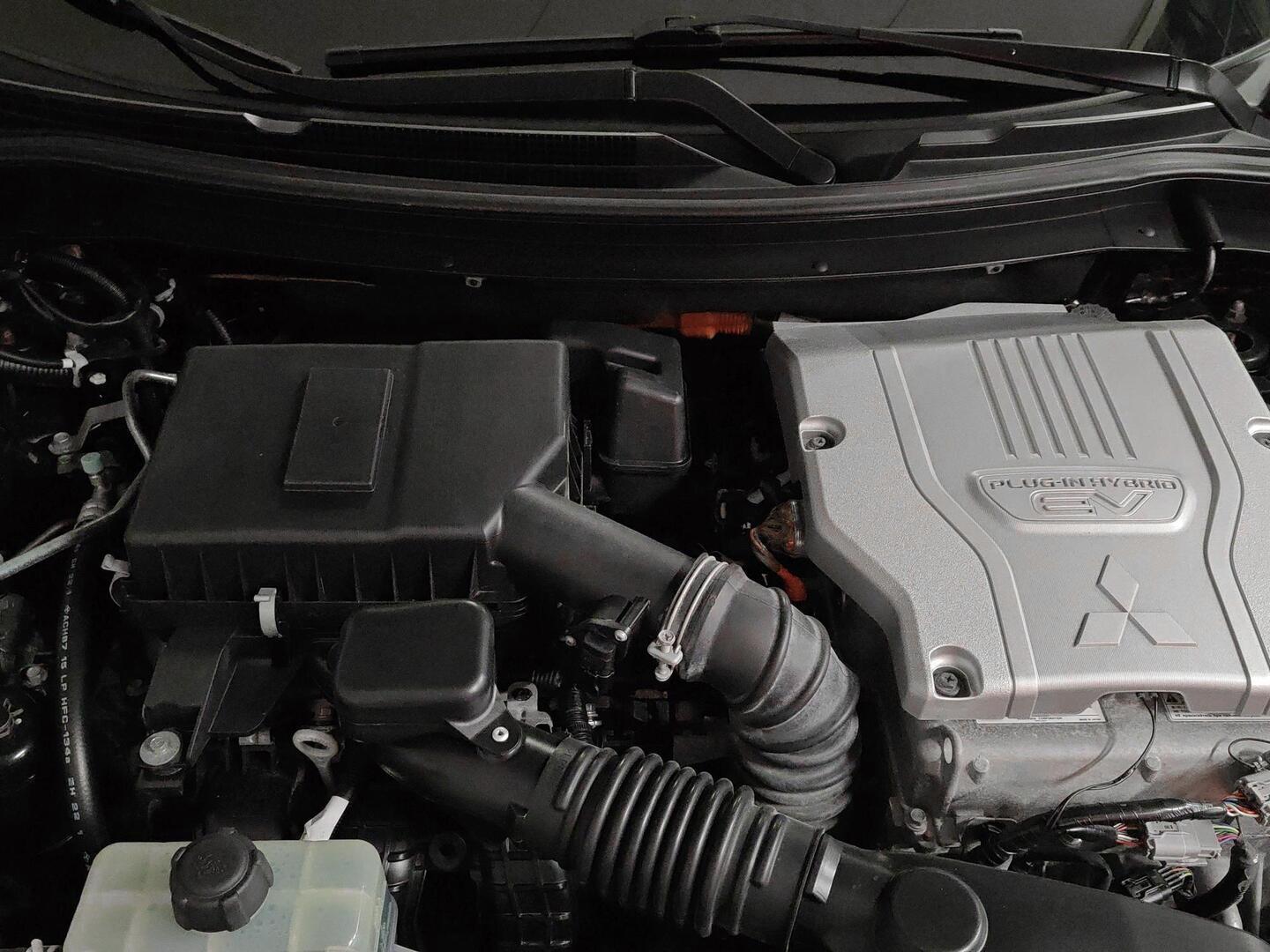 MITSUBISHI Outlander PHEV 2016