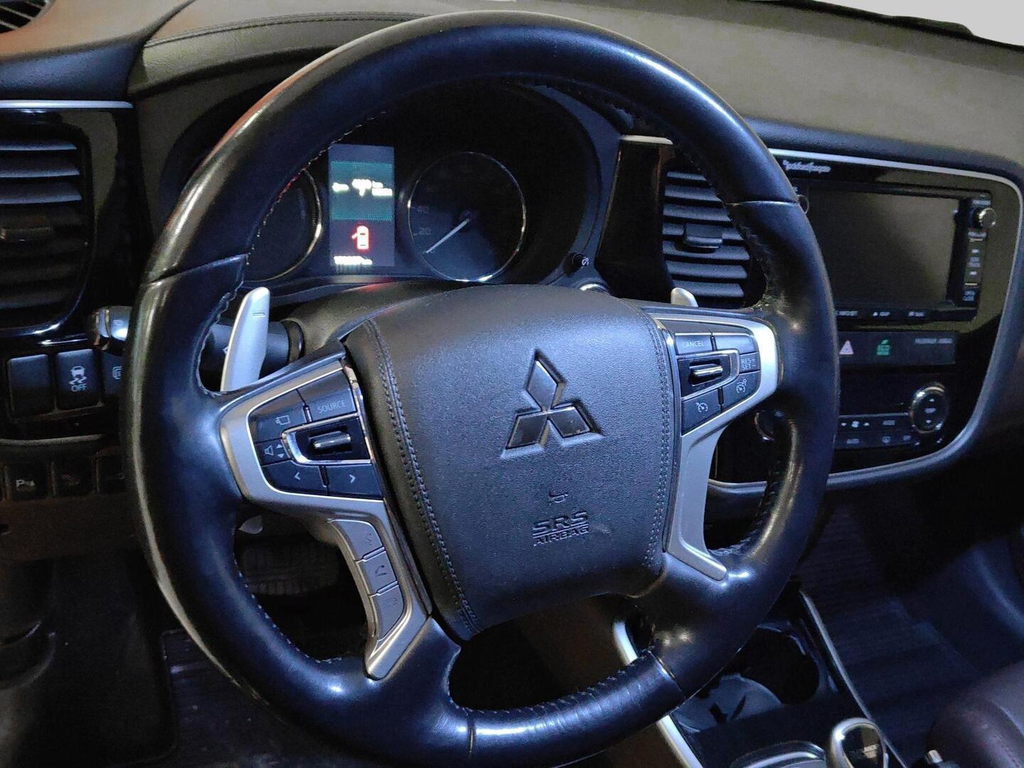 MITSUBISHI Outlander PHEV 2016