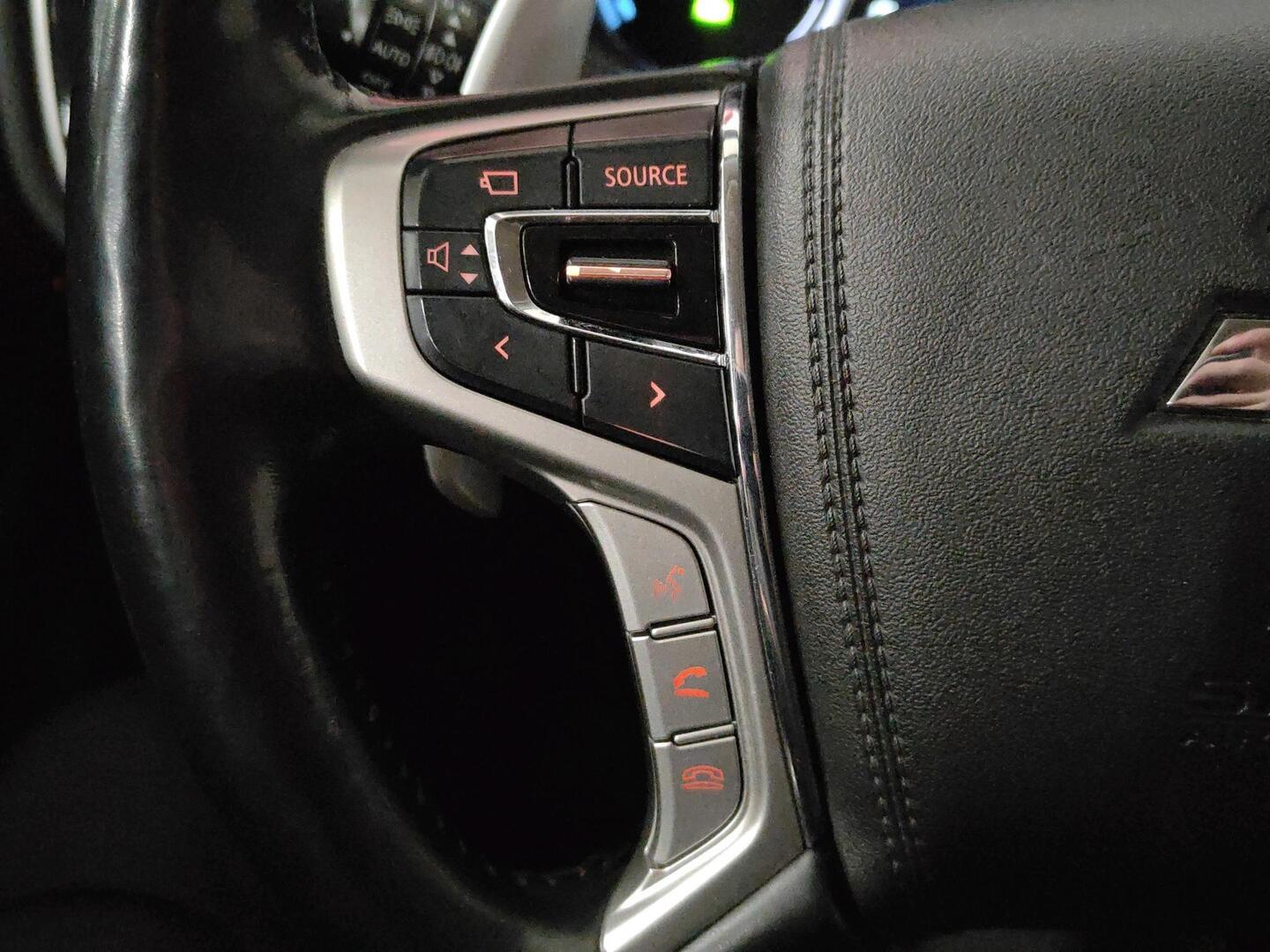 MITSUBISHI Outlander PHEV 2016