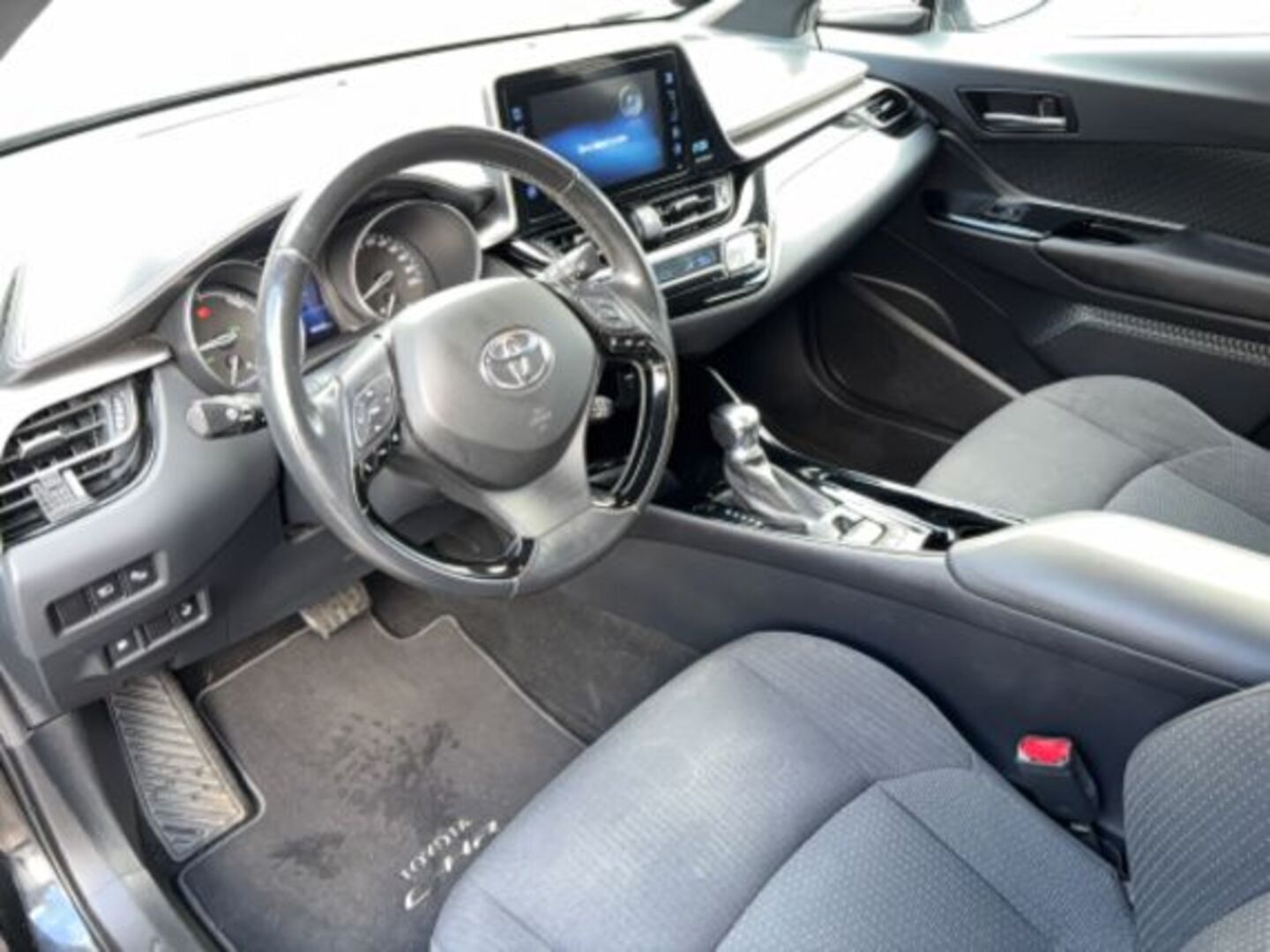 TOYOTA C-HR 2019