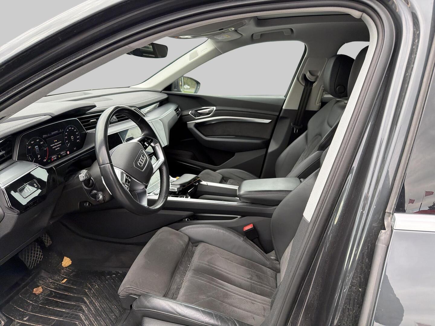 AUDI e-tron 2021