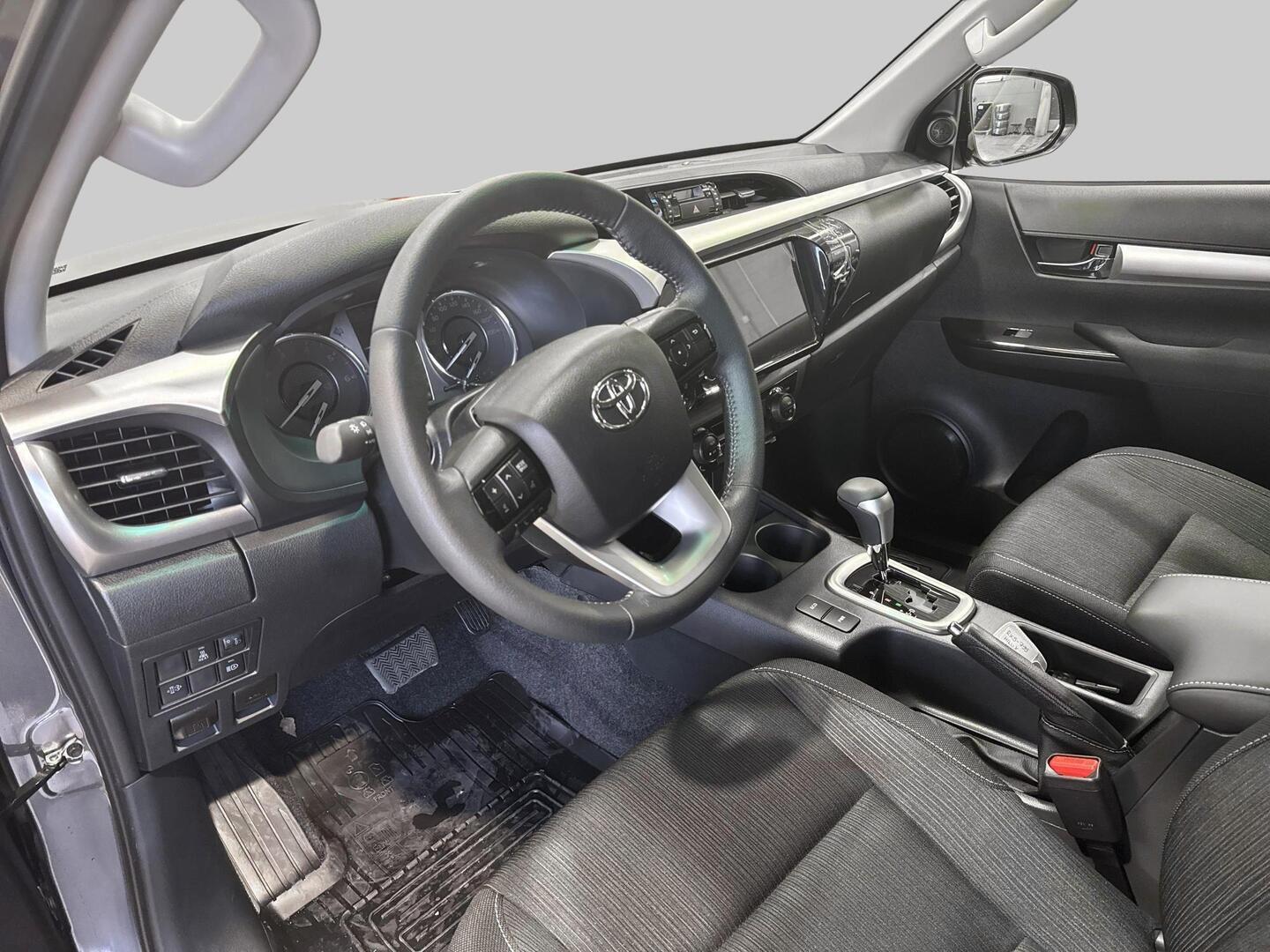 TOYOTA Hilux 2026