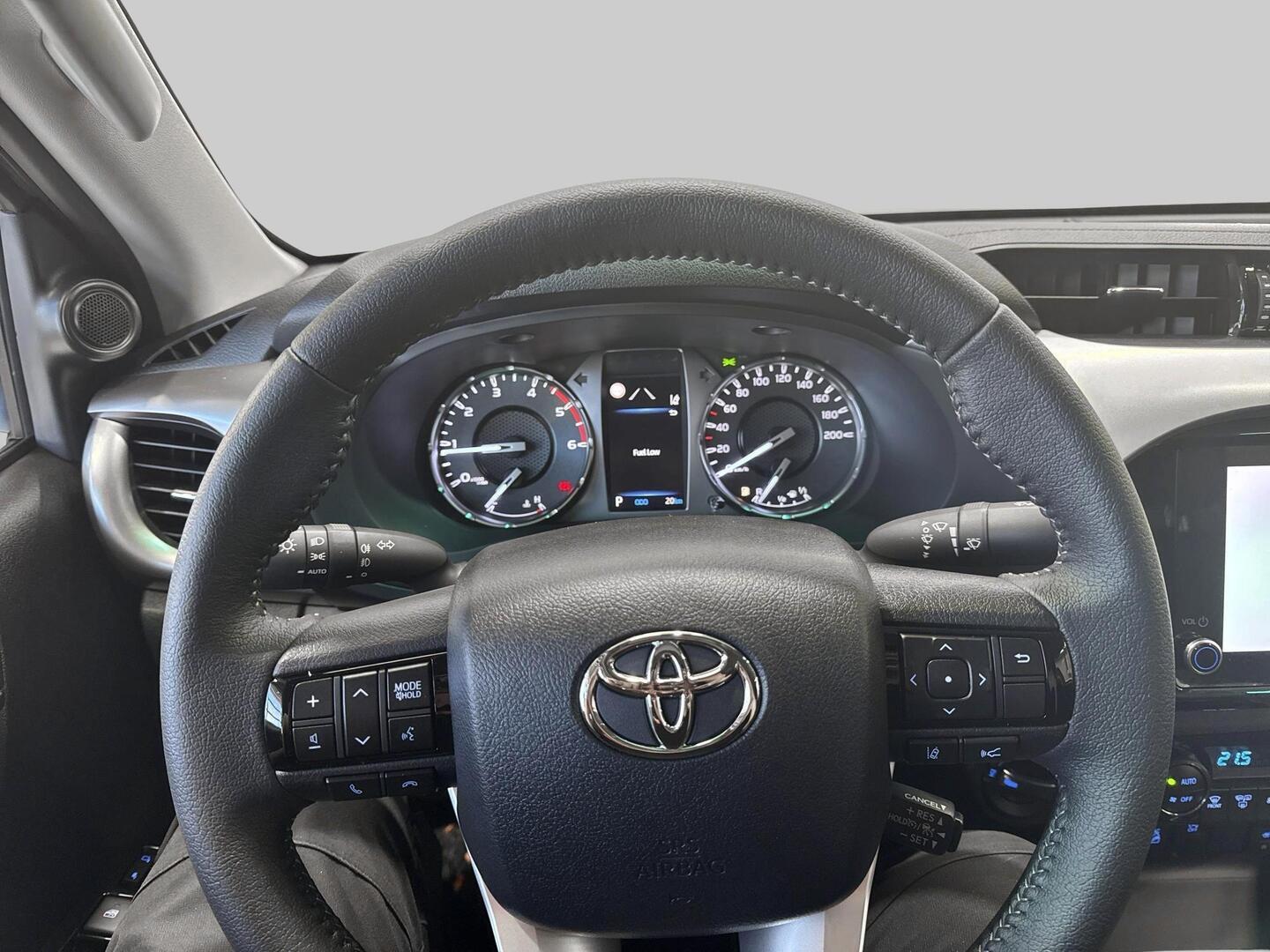 TOYOTA Hilux 2026