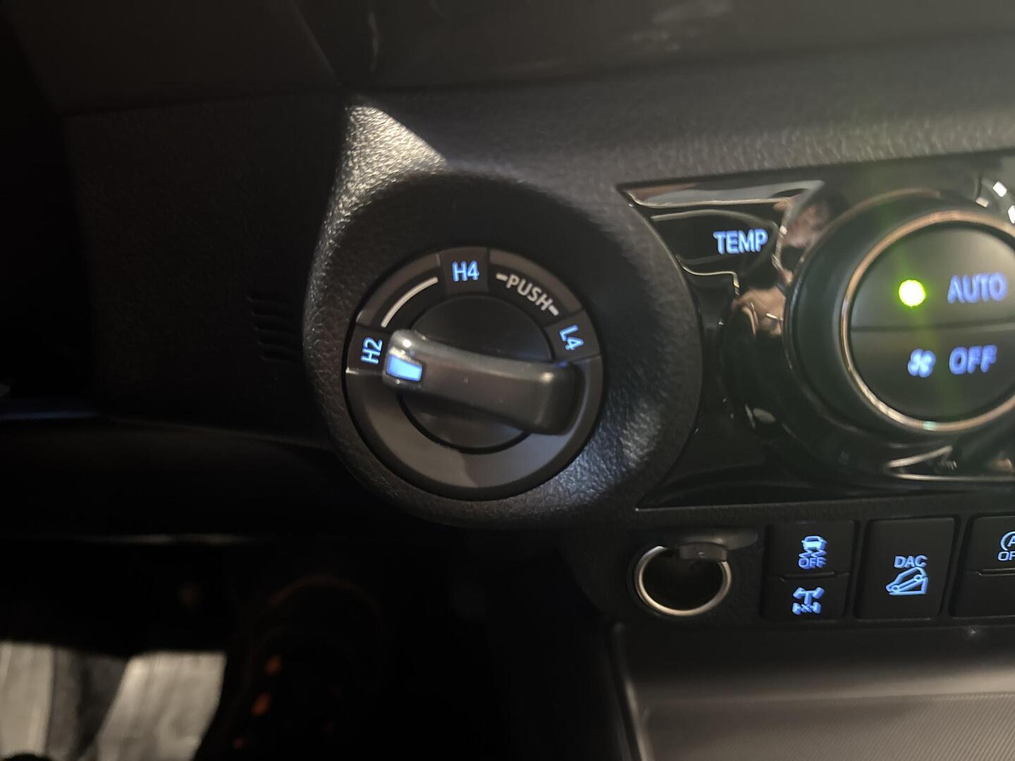 TOYOTA Hilux 2026
