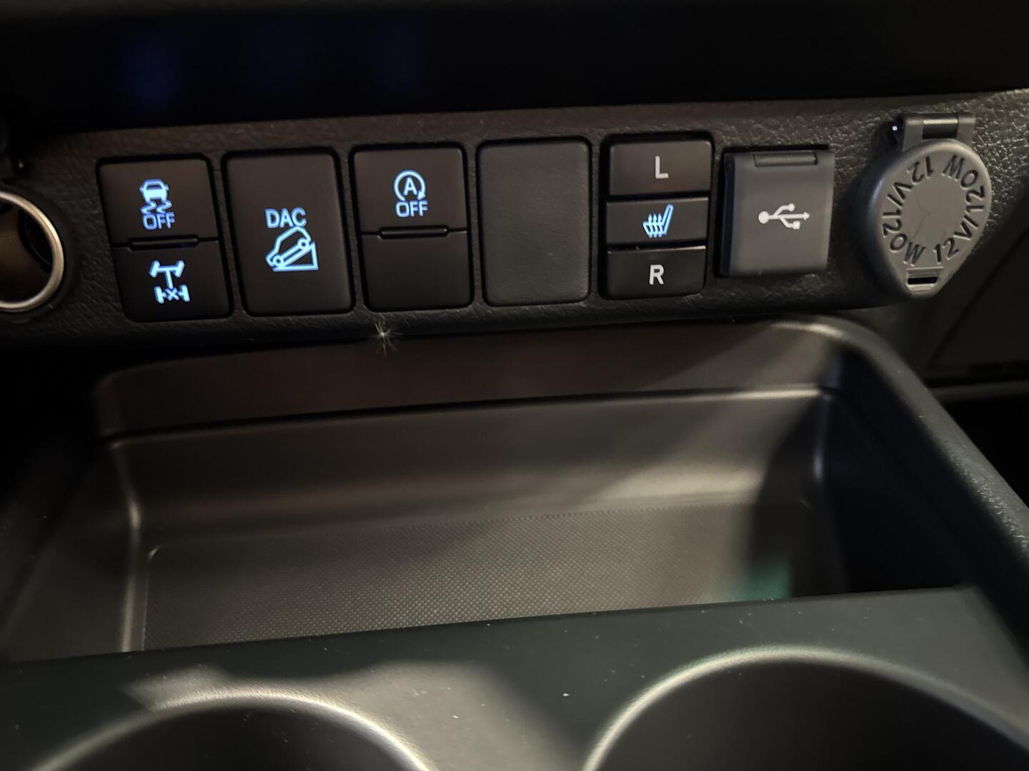 TOYOTA Hilux 2026