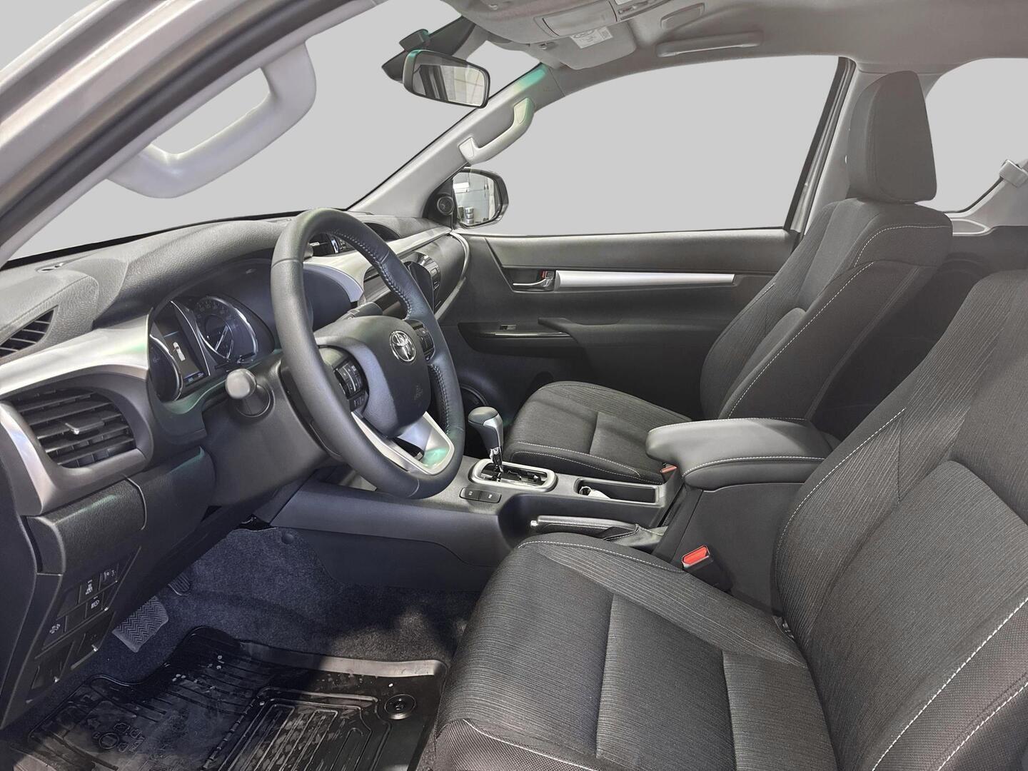 TOYOTA Hilux 2026