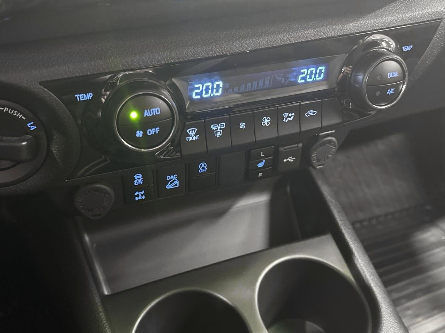 TOYOTA Hilux 2026