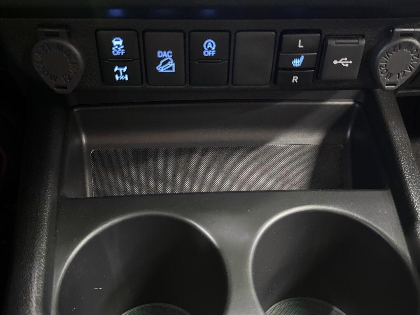 TOYOTA Hilux 2026