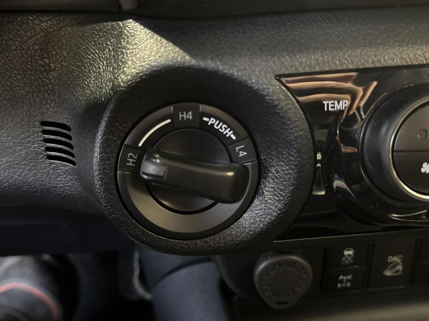 TOYOTA Hilux 2026