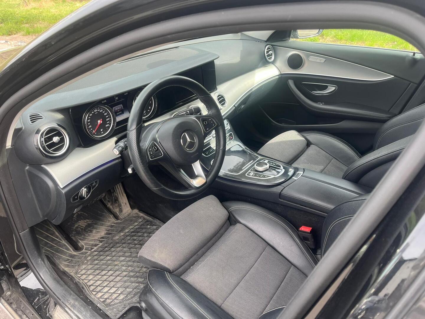 MERCEDES-BENZ E 2017