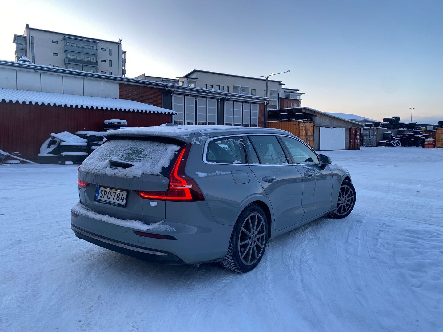 VOLVO V60 2023