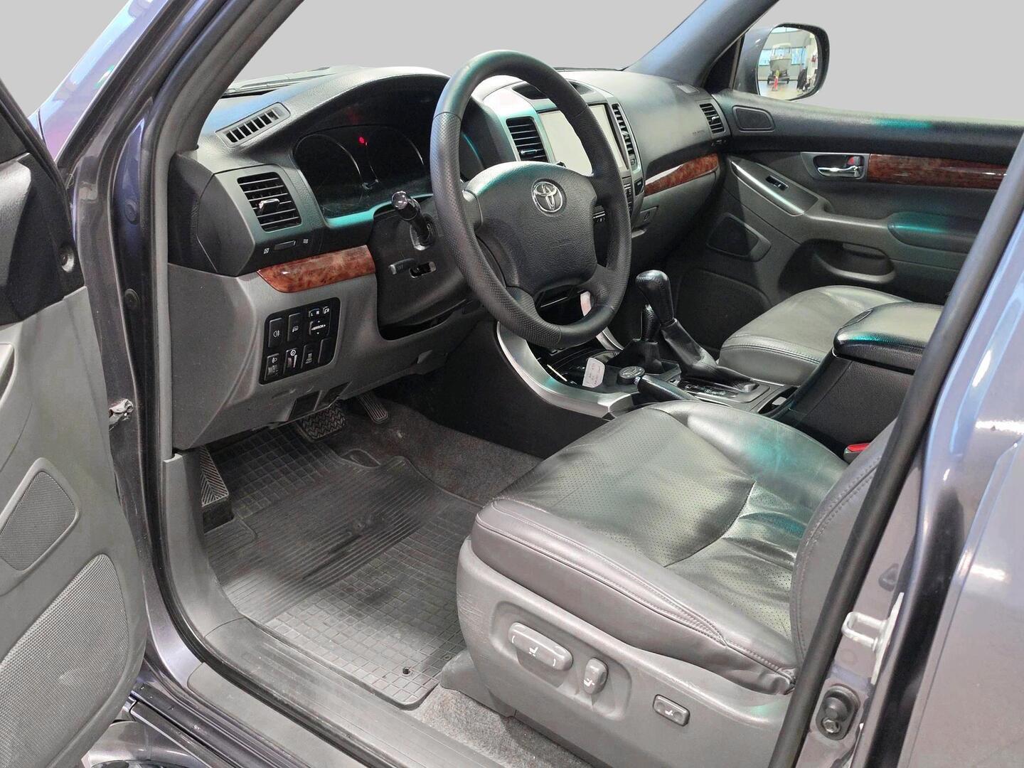 TOYOTA Land Cruiser 2004