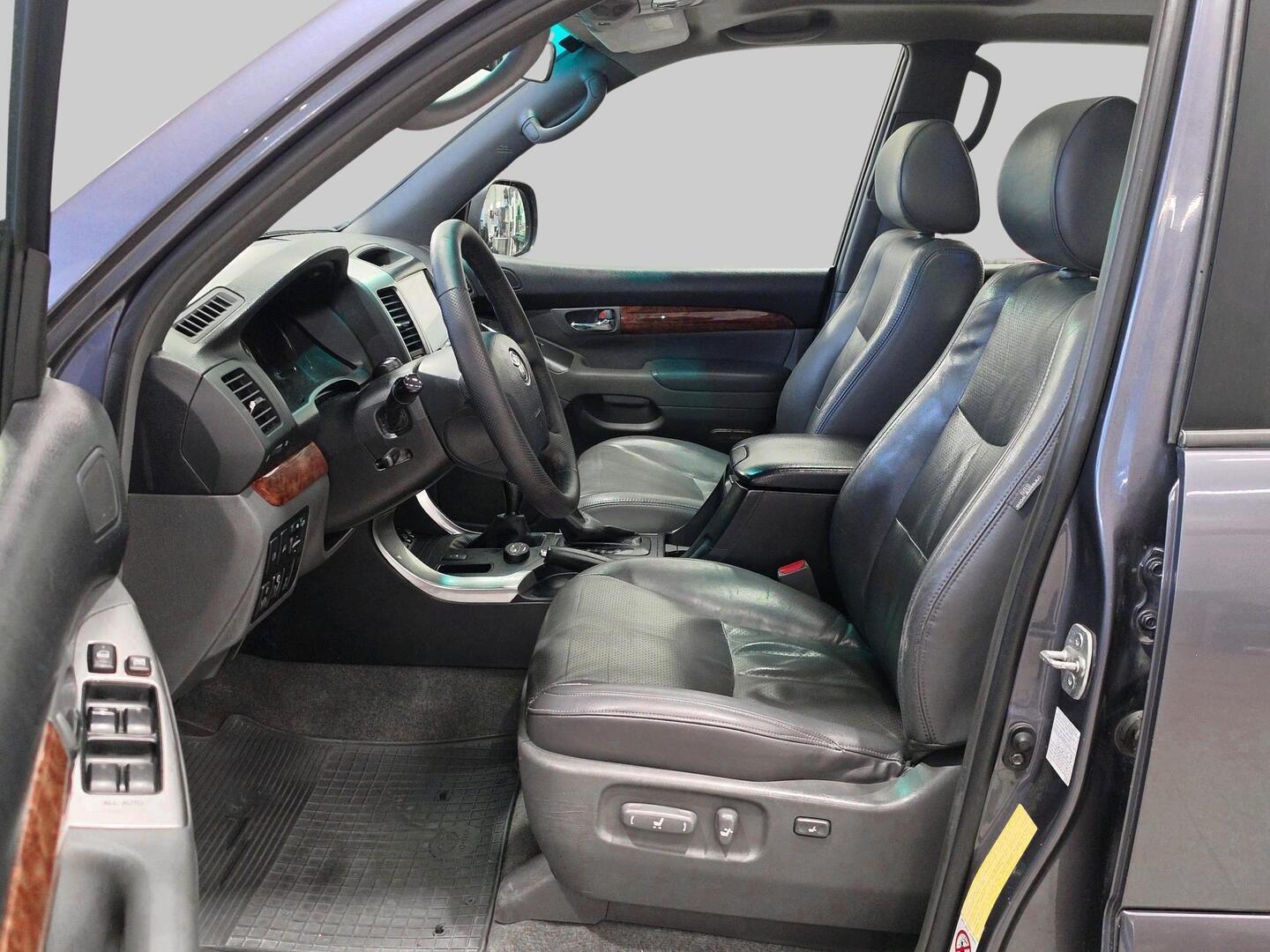 TOYOTA Land Cruiser 2004