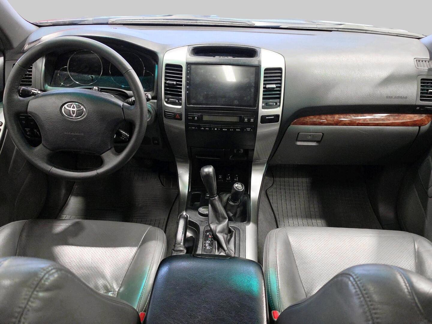 TOYOTA Land Cruiser 2004