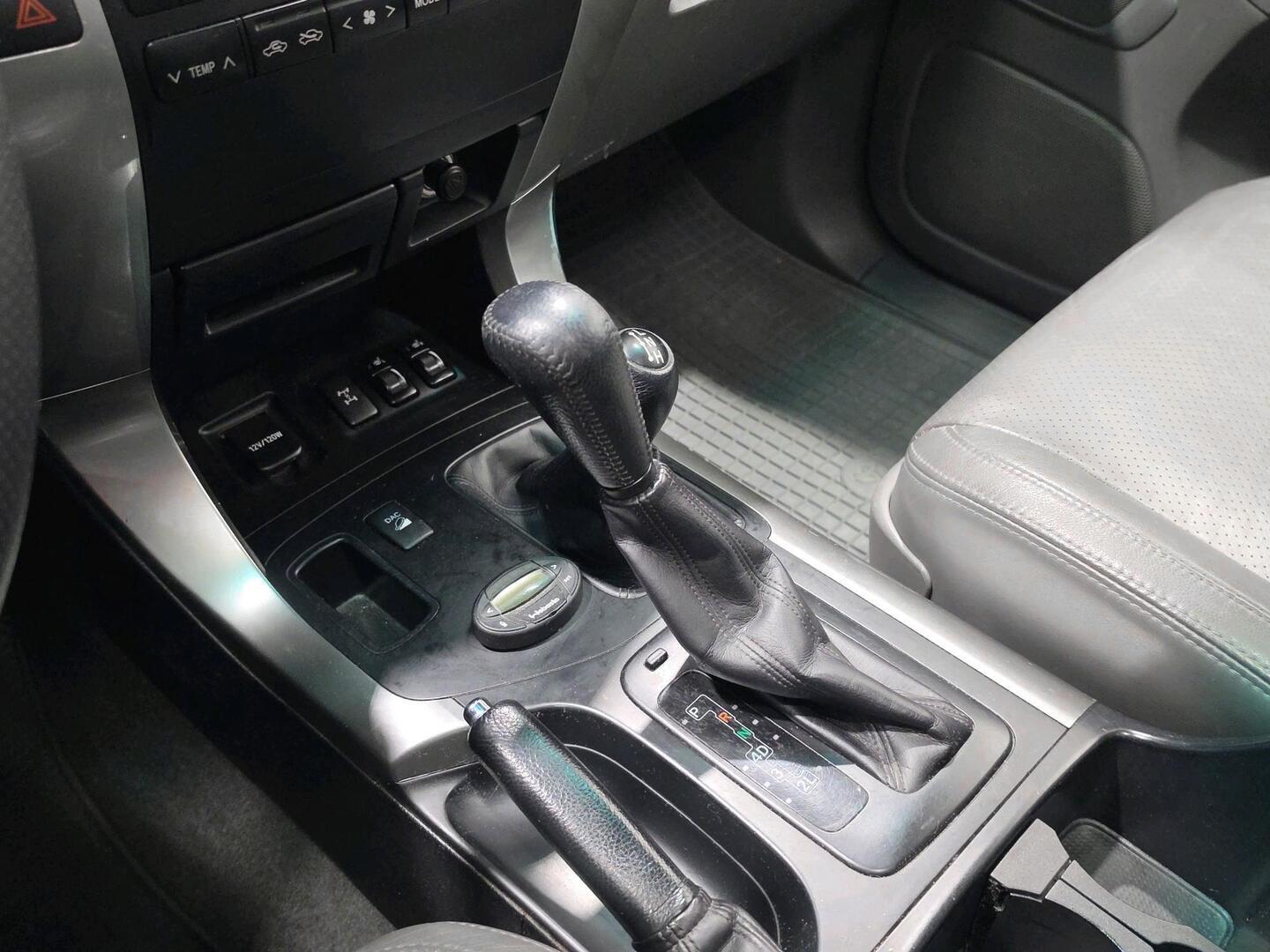 TOYOTA Land Cruiser 2004