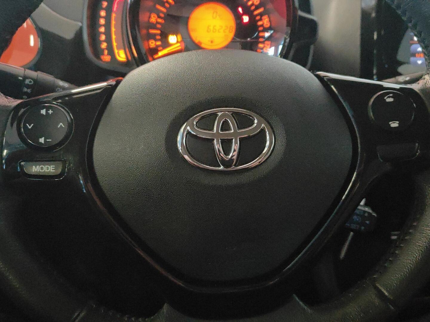 TOYOTA AYGO 2015