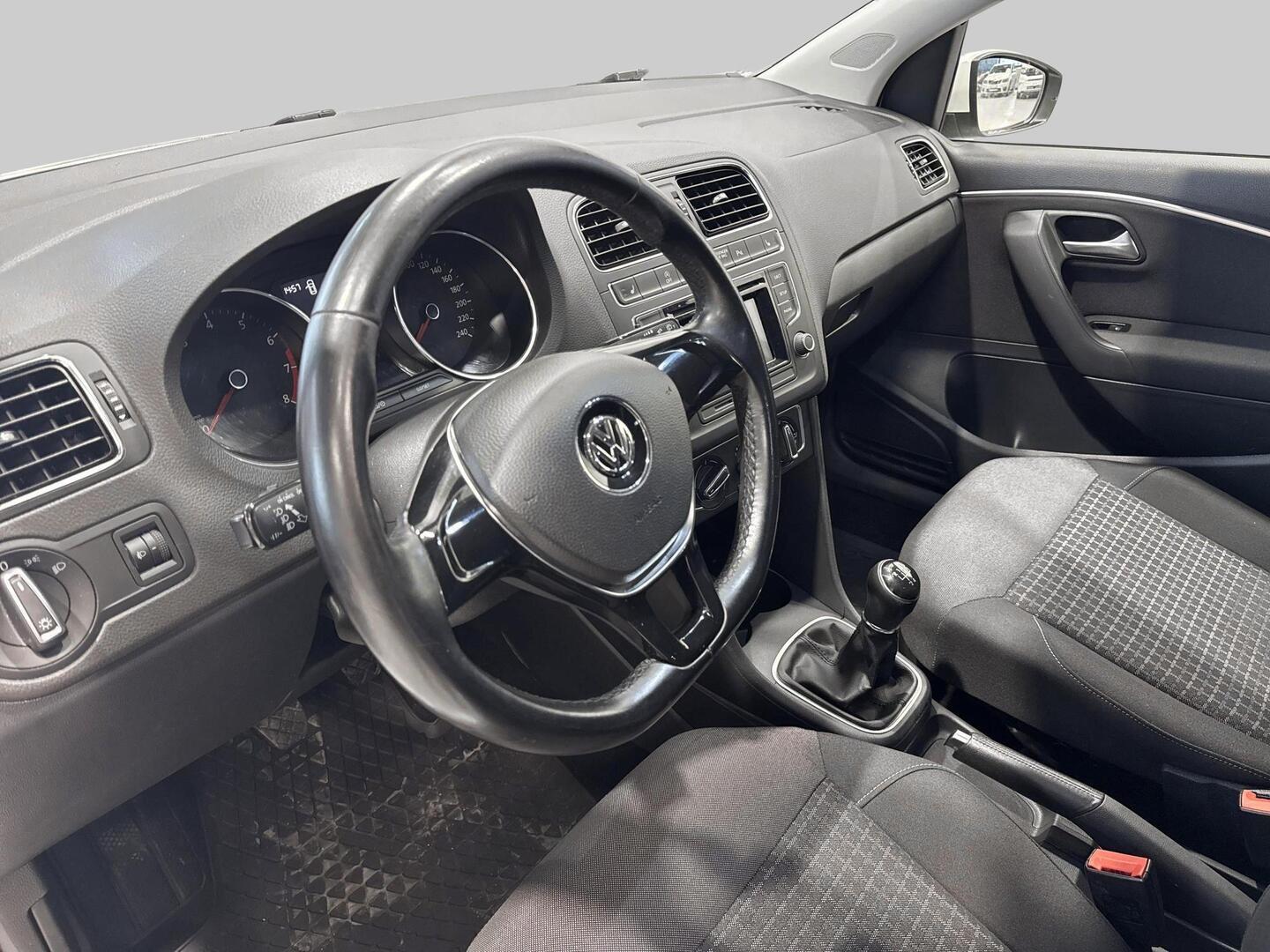 VOLKSWAGEN Polo 2017