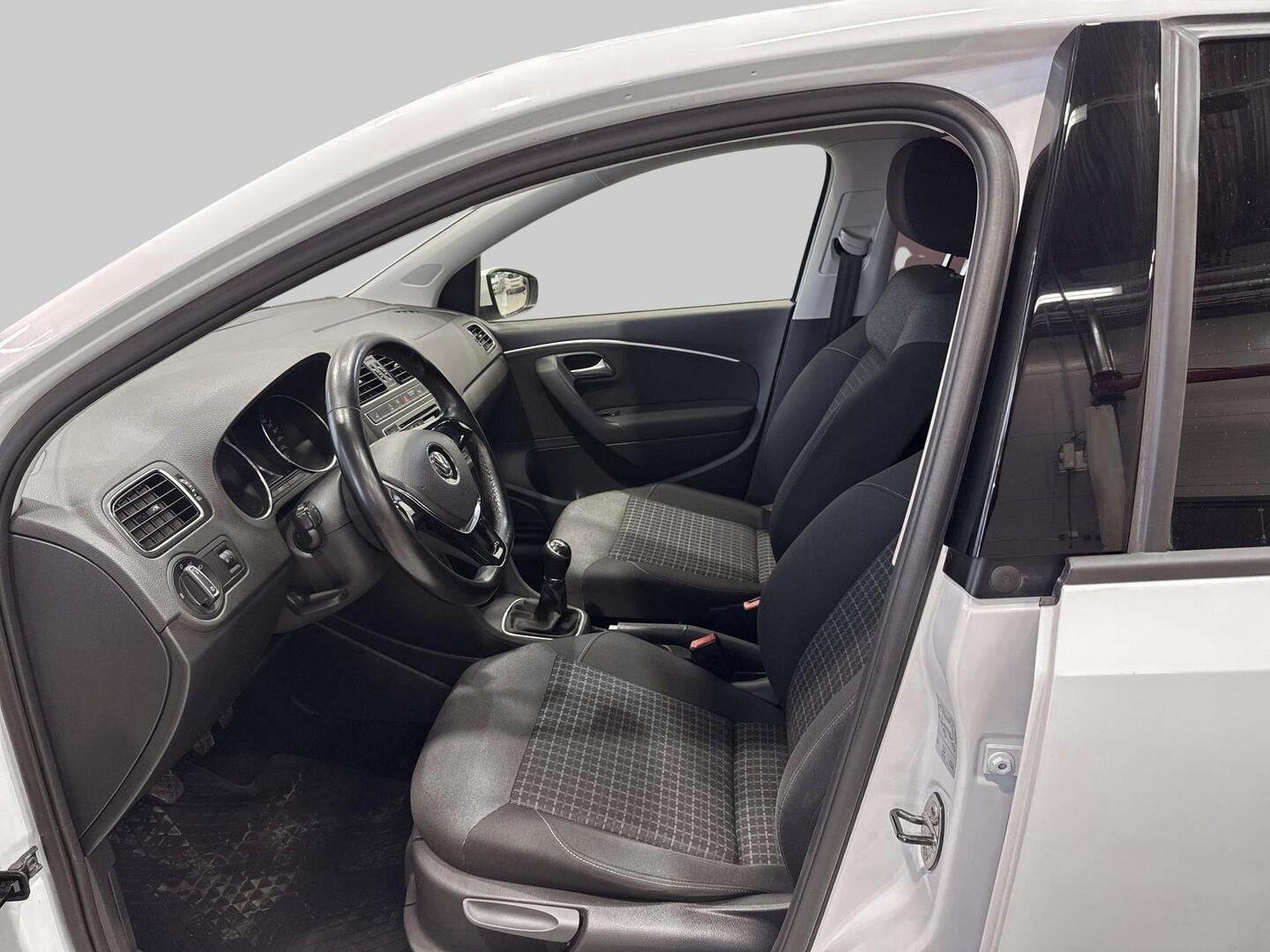 VOLKSWAGEN Polo 2017