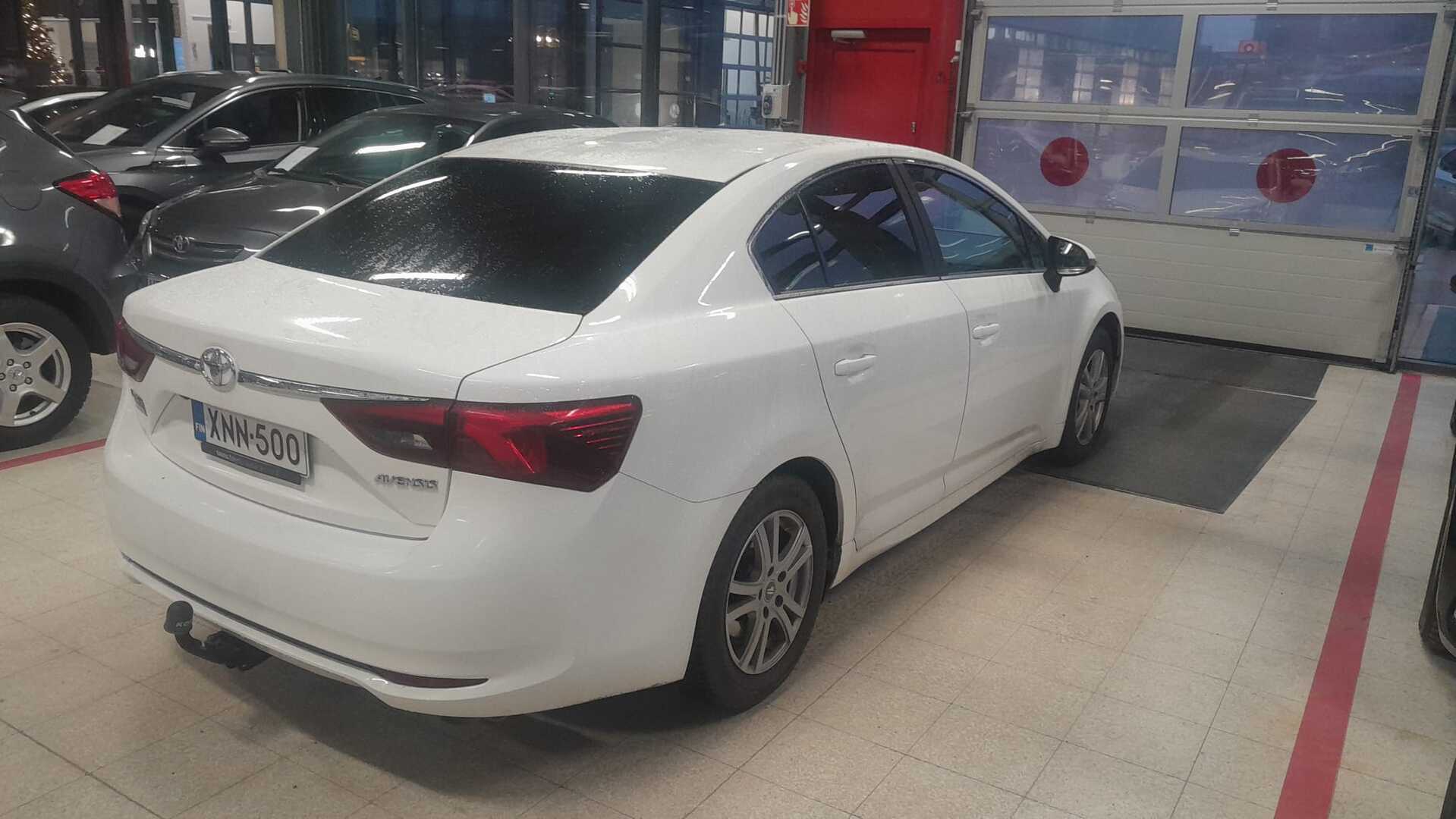 TOYOTA Avensis 2015