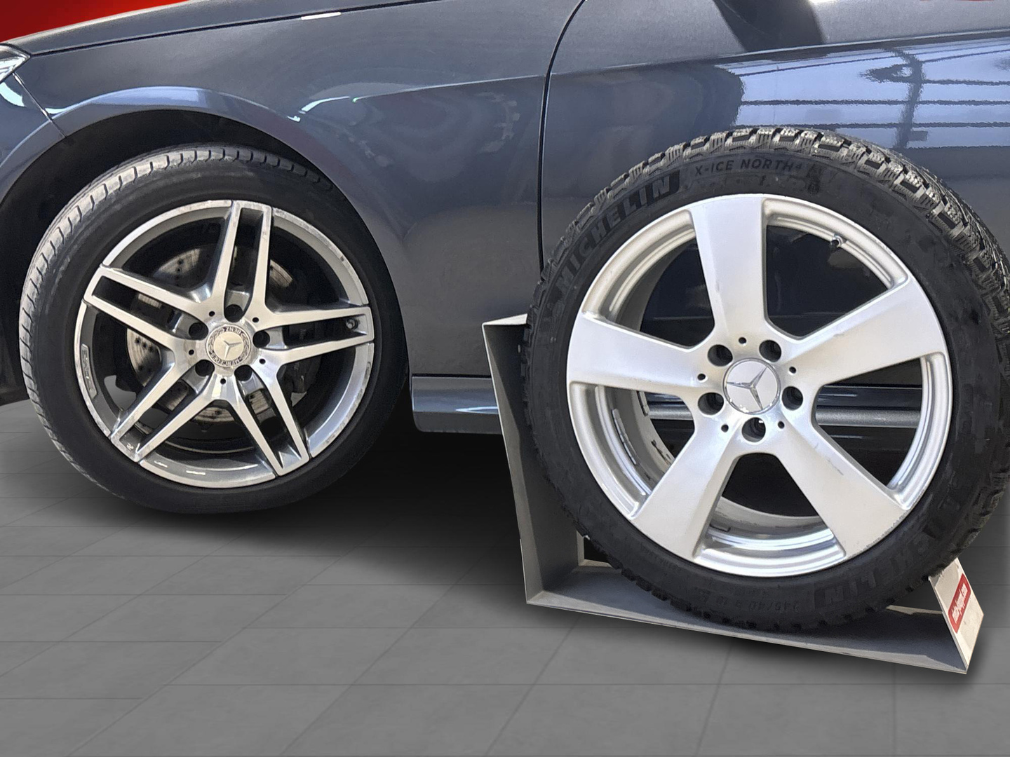 MERCEDES-BENZ E 2015